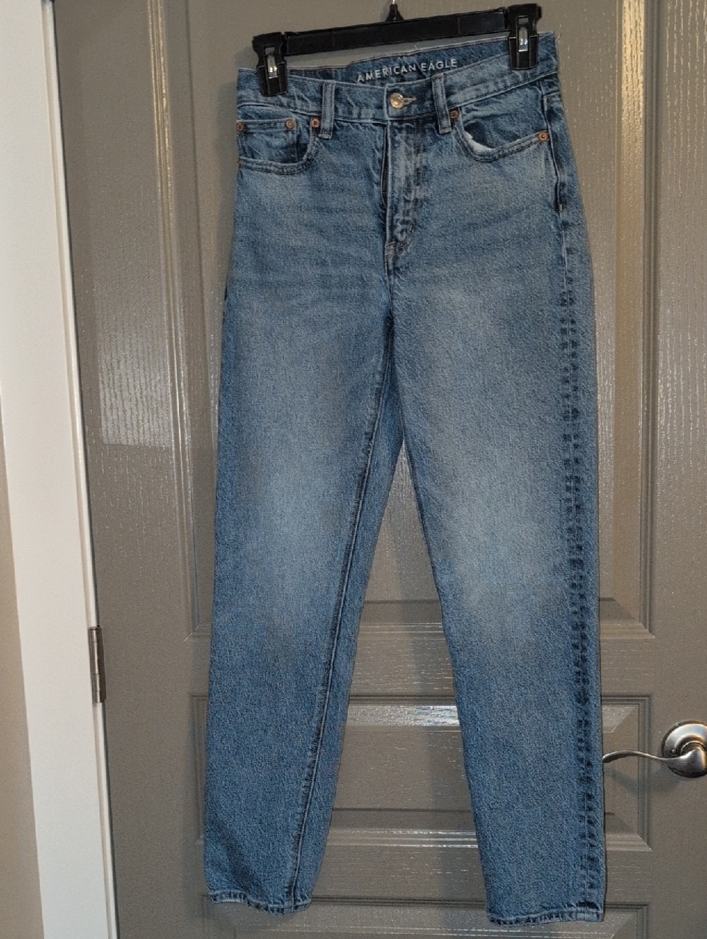 American Eagle Outfitters High-Rise Straight Jeans - Light Blue Wash